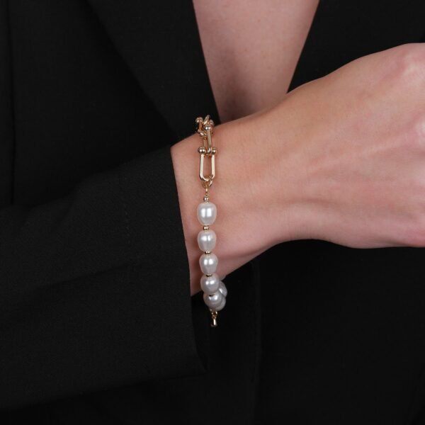 Pulseira Dourada de Corrente com Pérolas Amassadas - Image 2